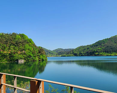 Ajung Lake Waterside Trail 
