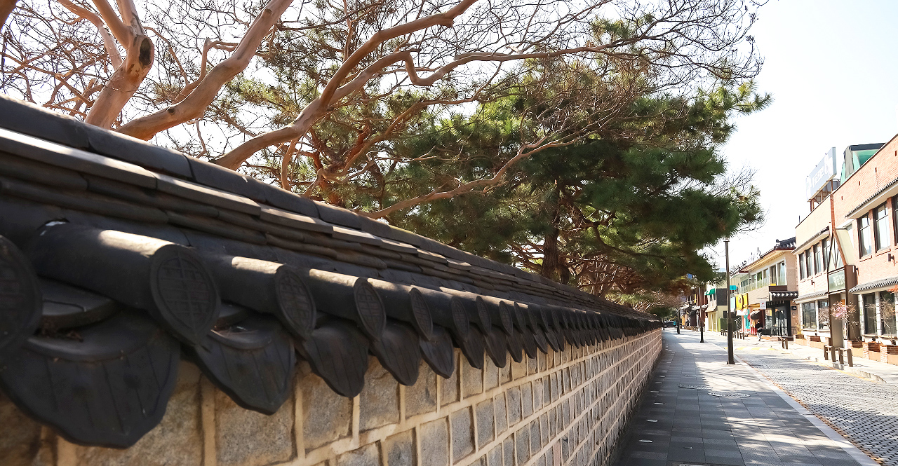 Gyeonggijeon Shrine a stone wall road