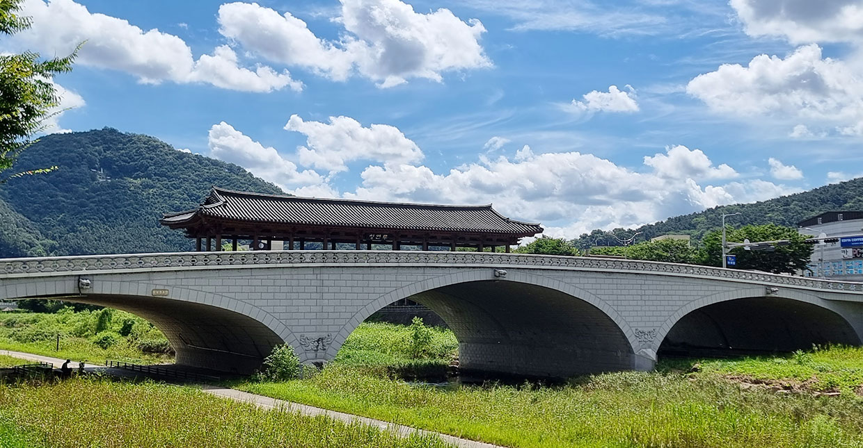 Namcheon Bridge and Cheongyeonru Pavilion