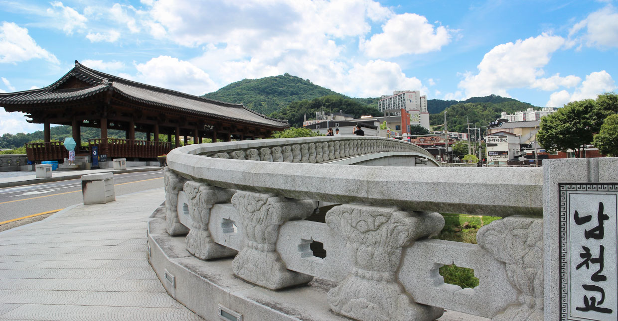 Namcheon Bridge and Cheongyeonru Pavilion