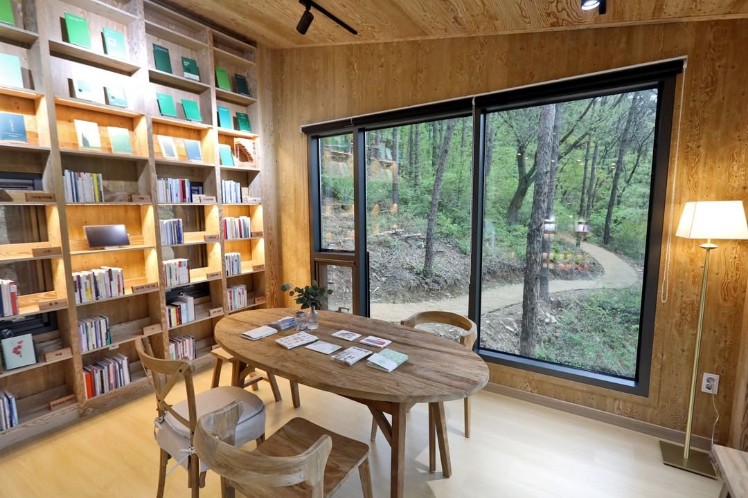 Haksan Forest Poem Library 2번째 이미지