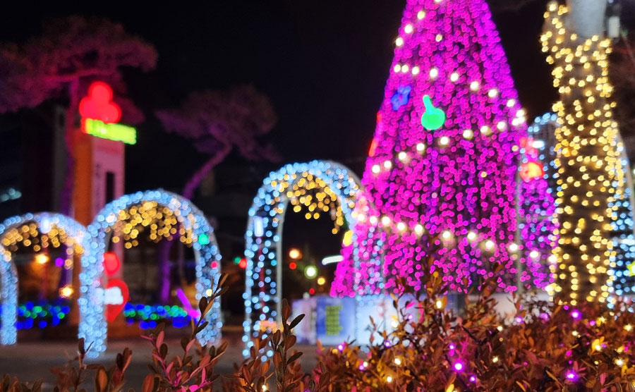 圣诞节夜景好去处，五岔路口文化广场