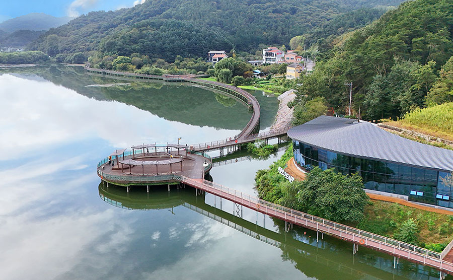 A path to experience the refreshing spring of Jeonju