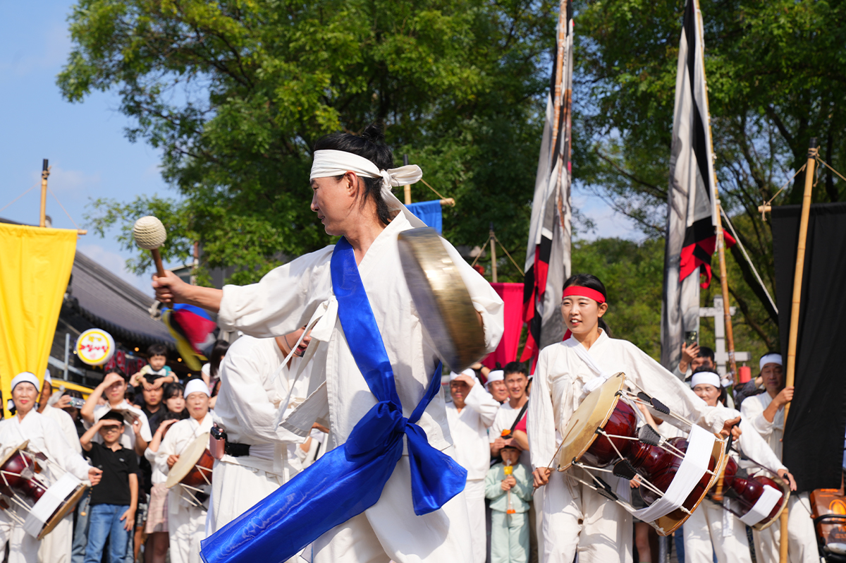 韩屋村传统表演游行