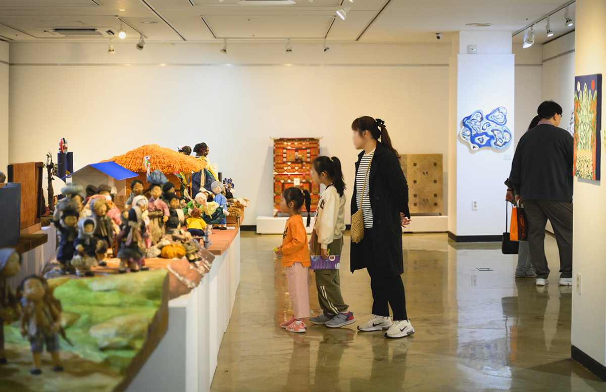 Jeonju Hanji Culture Festival