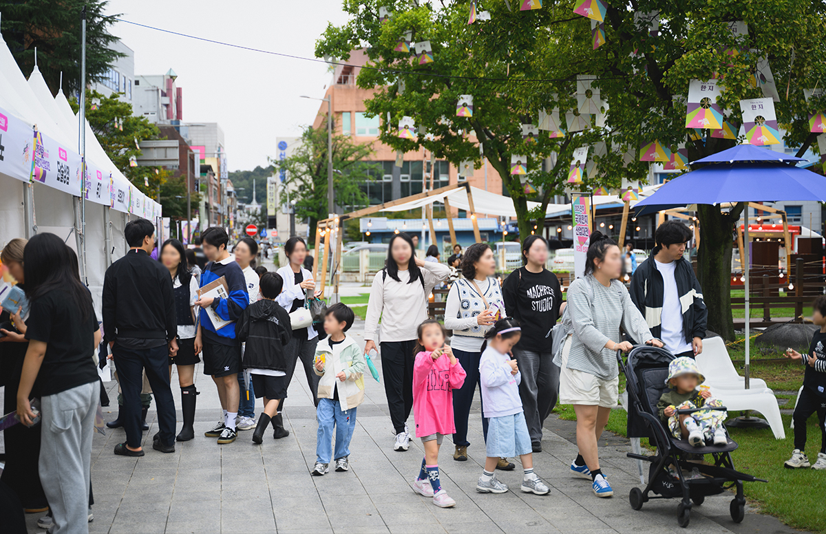 Jeonju Hanji Culture Festival