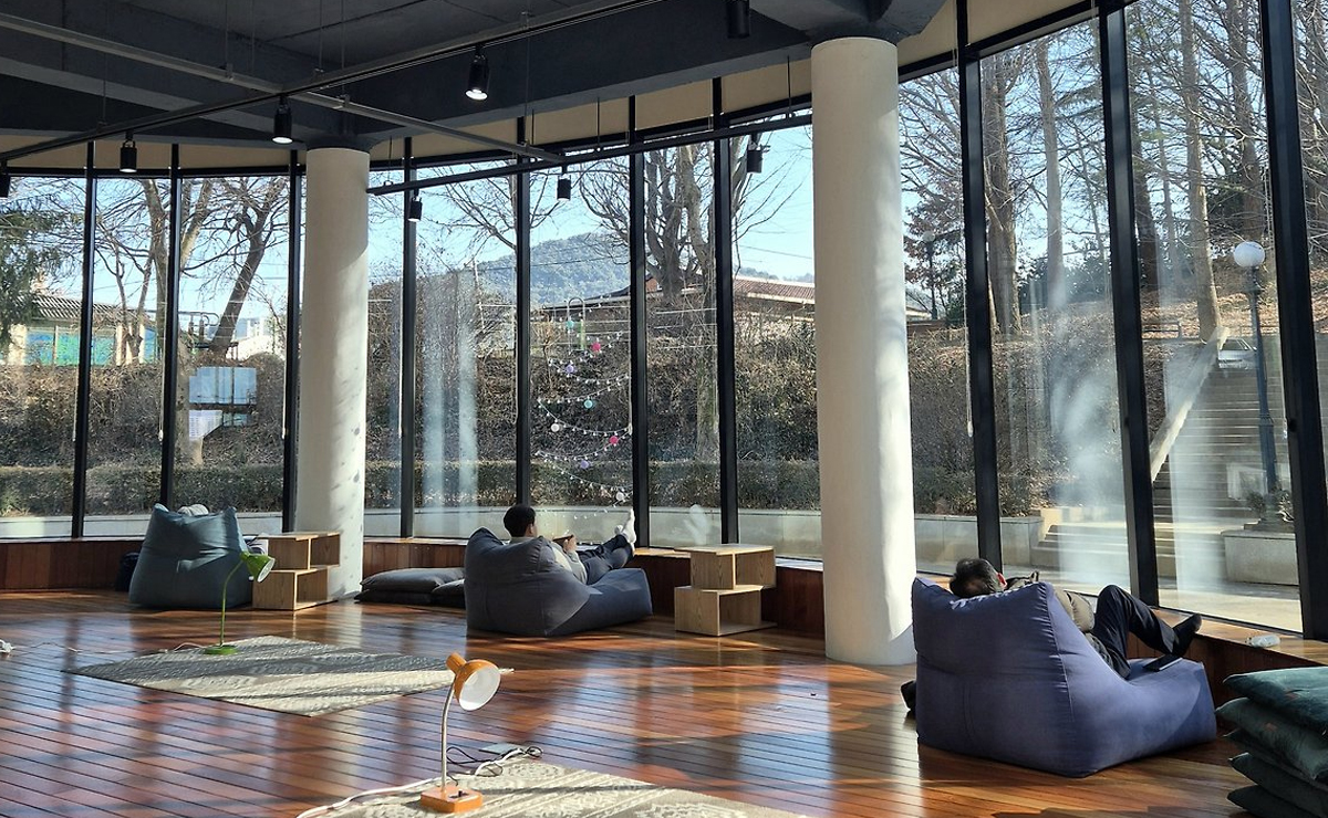 전주완산도서관 그림책 원화 기획전시 「사이의 세계」